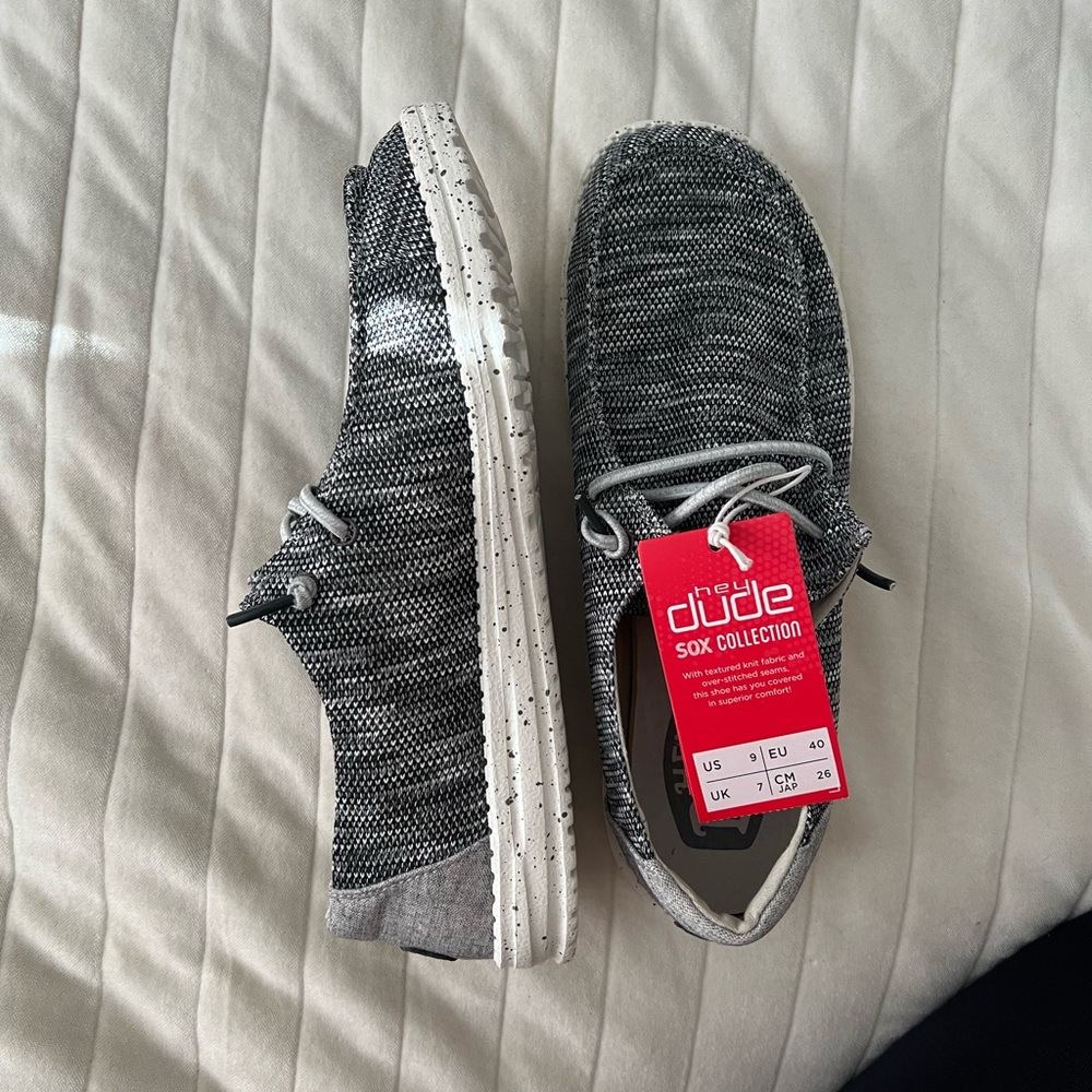 Hey Dude Women's size 9 NWT